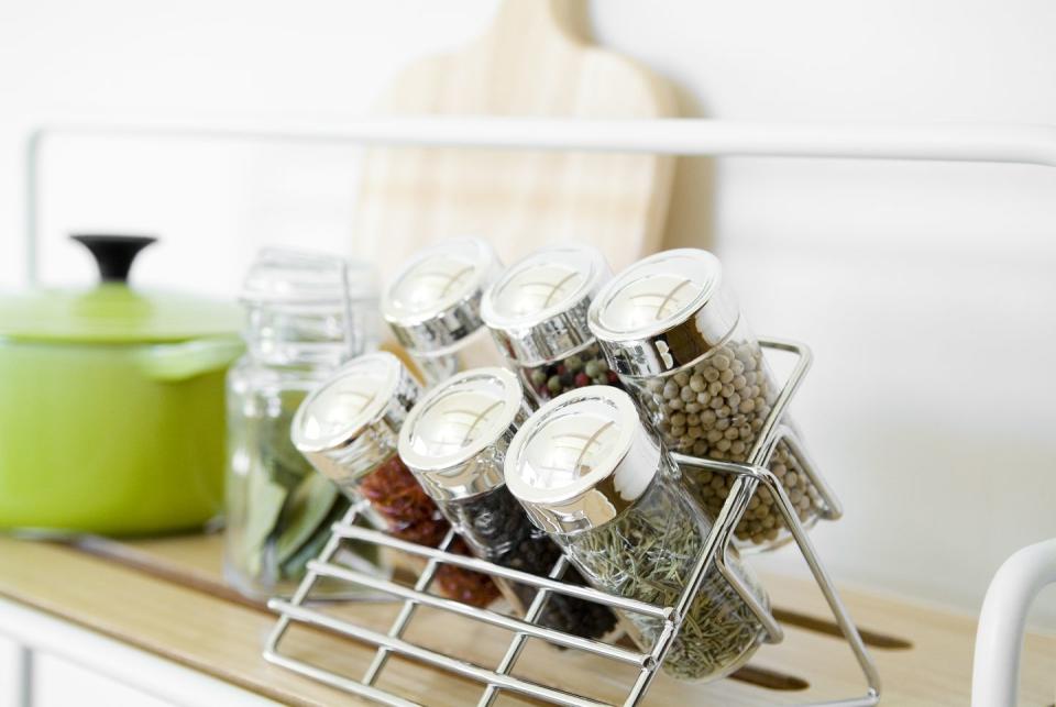 Kitchen Cabinets: Organize your spices