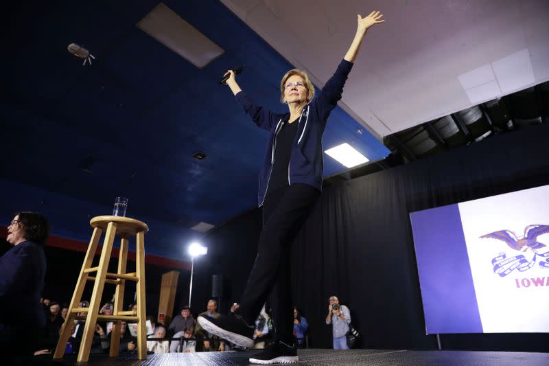 La candidata presidencial demócrata de Estados Unidos, la senadora Elizabeth Warren, llega a un evento público en West Des Moines, Iowa, Estados Unidos