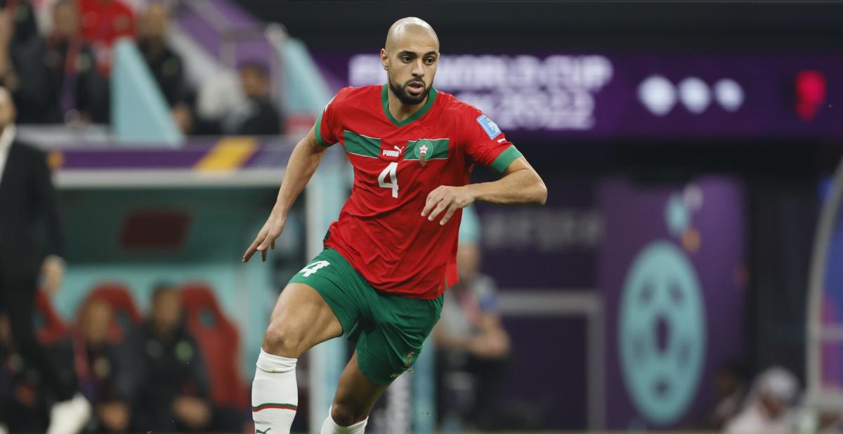 Photo of Le vestiaire marocain a été visité par le président français, qui l’a qualifié de « meilleur milieu de terrain » de la Coupe du monde