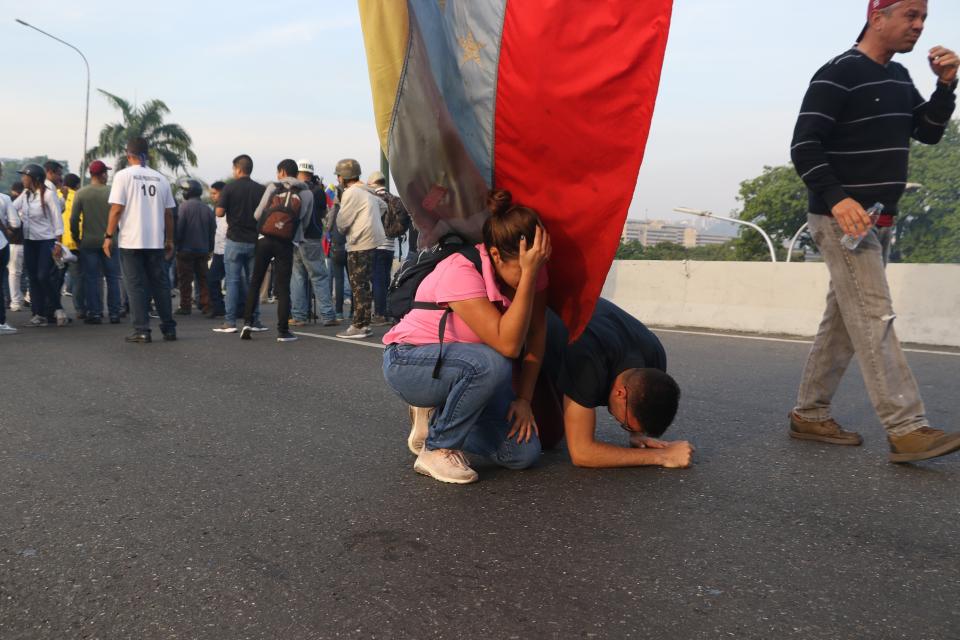 Pro-coup supporters affected after an intervention with tear gas near the Generalisimo Francisco de Miranda Airbase "La Carlota", in Caracas, Venezuela April 30, 2019.  (Photo: Daniel Blanco/Anadolu Agency/Getty Images)