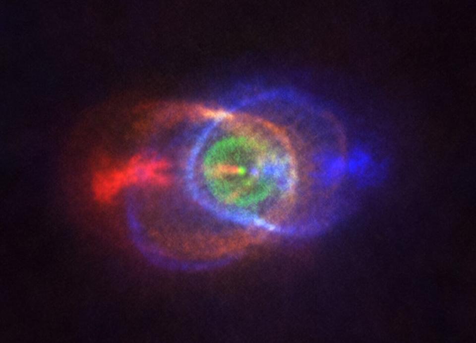 This new ALMA image shows the outcome of a stellar fight: a complex and stunning gas environment surrounding the binary HD101584.