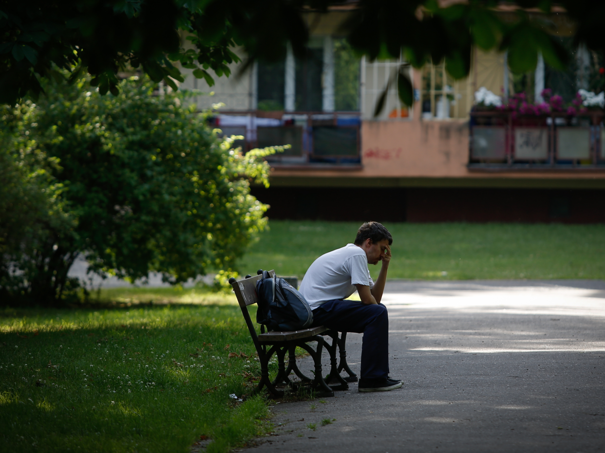 La soledad plantea una crisis de salud pública mayor y más difícil que la del consumo de tabaco o la de la obesidad. Foto: Shutterstock.