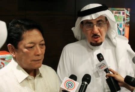 Saudi Labour Minister Mufrej al-Haqbani (R) and Philippine Secretary of Labour Silvestre Bello speak to the media in Riyadh, Saudi Arabia August 17, 2016. Picture taken August 17, 2016. REUTERS/Faisal Al Nasser