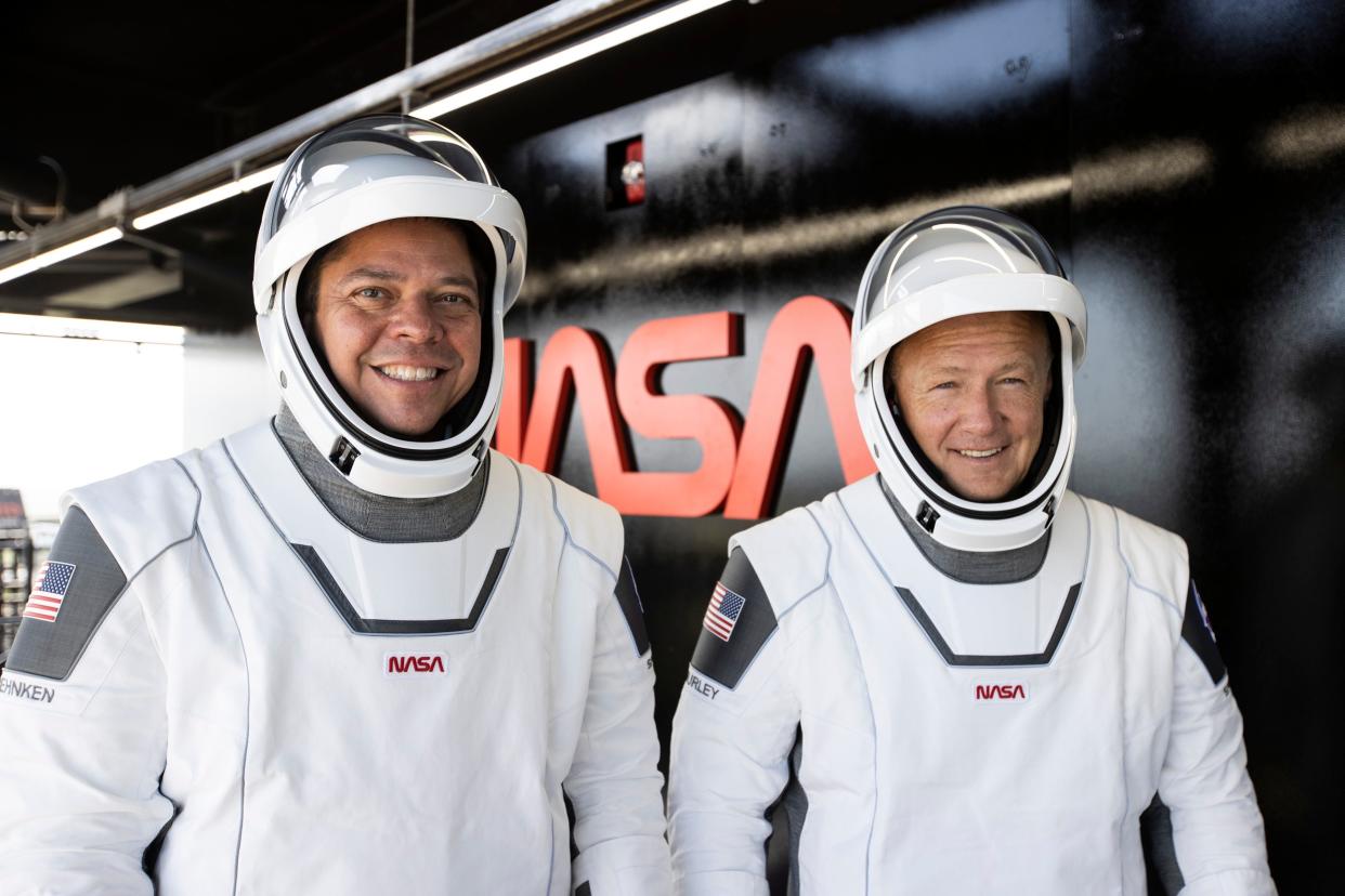 nasa astronauts doug hurley bob robert behnken spacesuits launch complex 39a spacex demo2 demo 2 crew dragon test flight dress rehearsal may 23 2020 EYvN3ynVcAETZUx