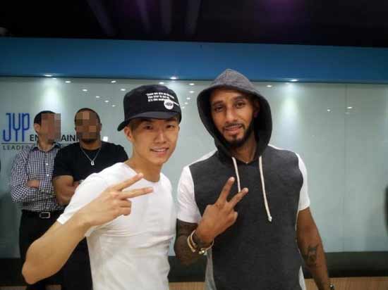 2PM’s Wooyoung and Swizz Beatz Snapped Together