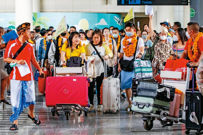 中共三度宣布准許陸客組團出國觀光，台灣始終緣慳一面，表面上，是經貿、旅遊事務；骨子裡，卻是政治因素。（東方IC）