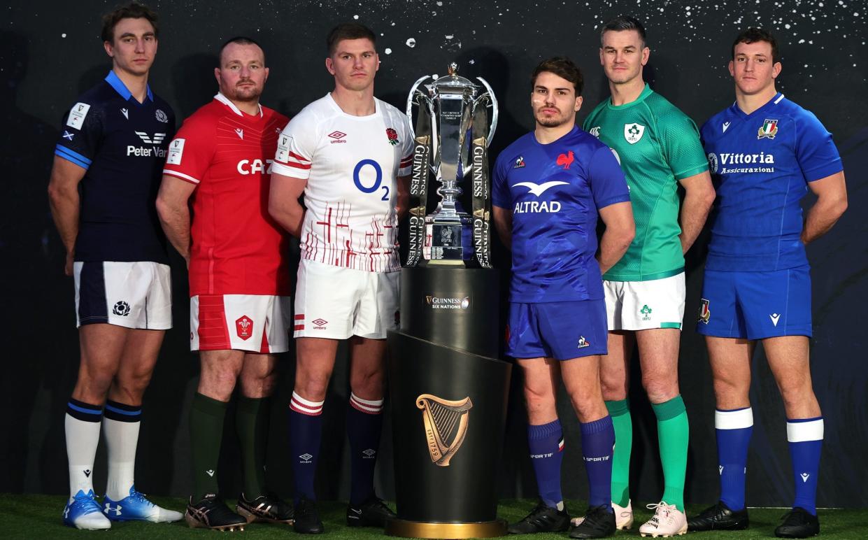 Jamie Ritchie, Captain of Scotland, Ken Owens, Captain of Wales, Owen Farrell, Captain of England, Antoine Dupont, Captain of France, Johnny Sexton, Captain of Ireland and Michele Lamaro, Captain of Italy pose alongside the Guinness Six Nations trophy - David Rogers/Getty Images