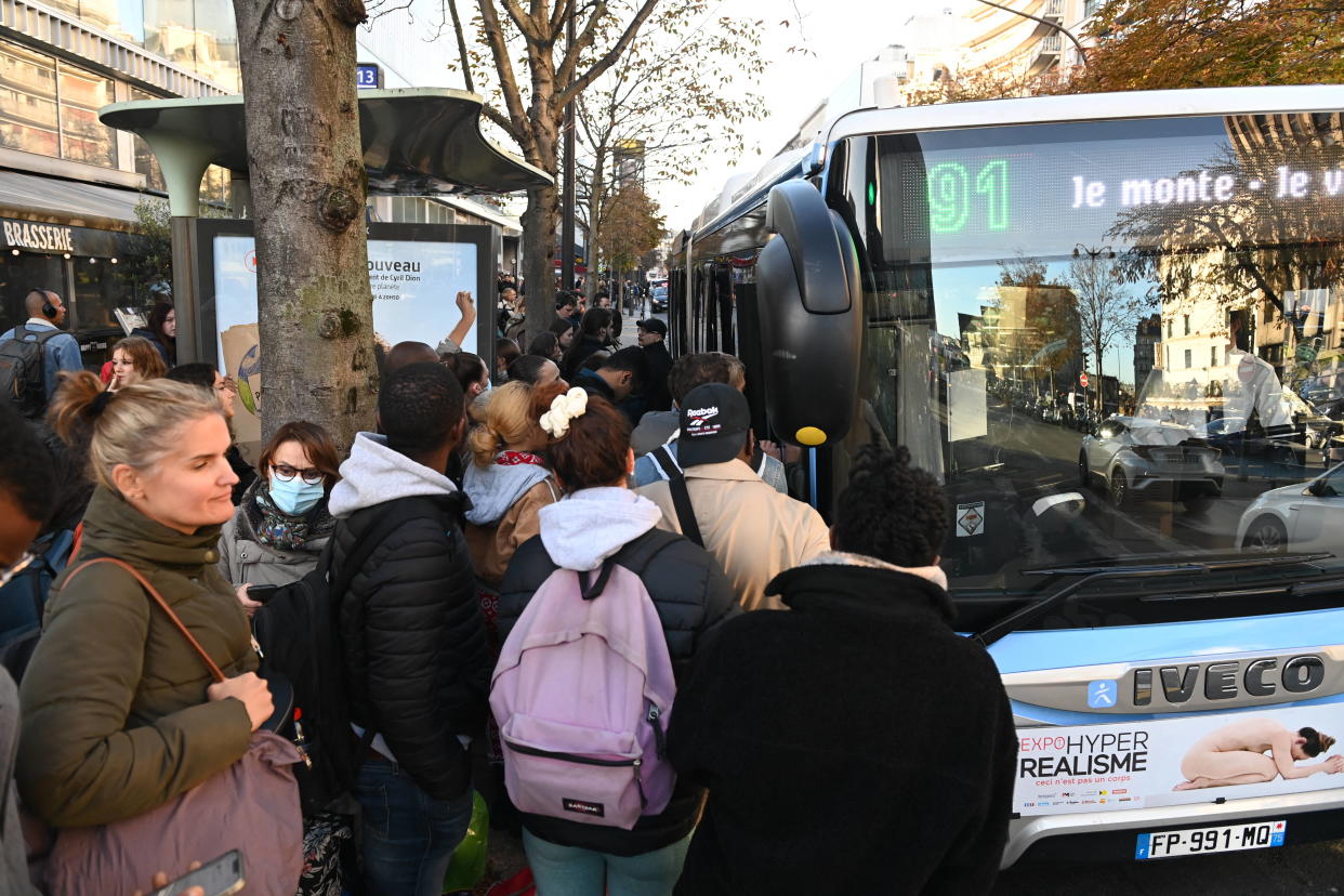 La descente à la demande après 22h va être généralisée dans les bus parisiens. 