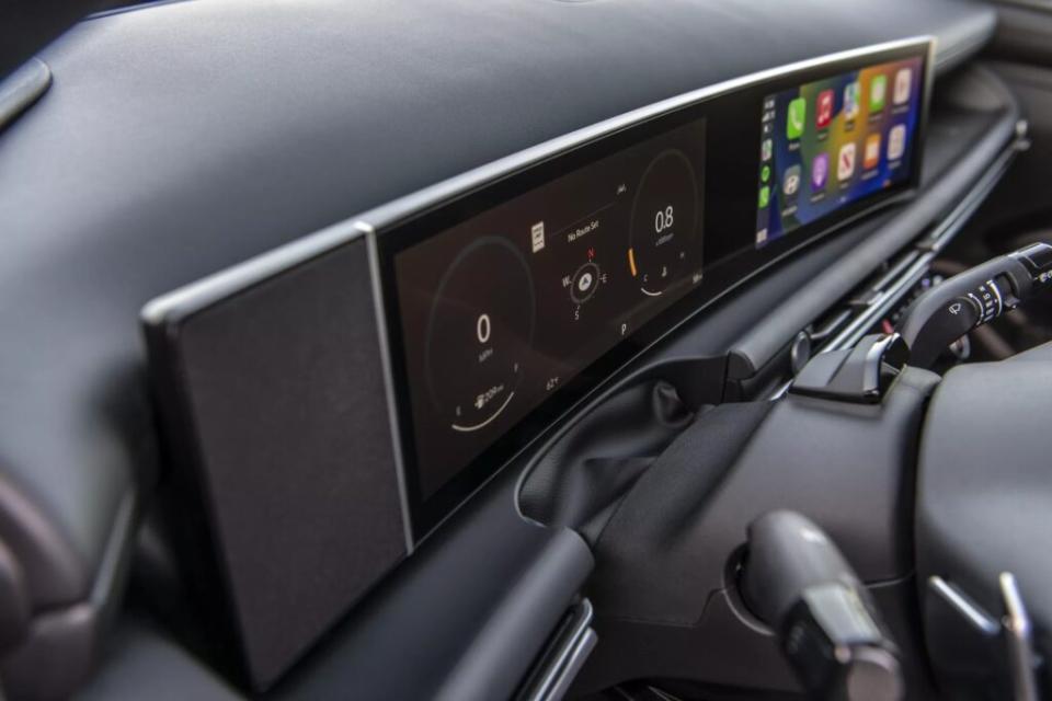 雙12.3吋的螢幕符合現代化的車款特色，並且擁有OTA無線更新功能。(圖片來源：Hyundai)