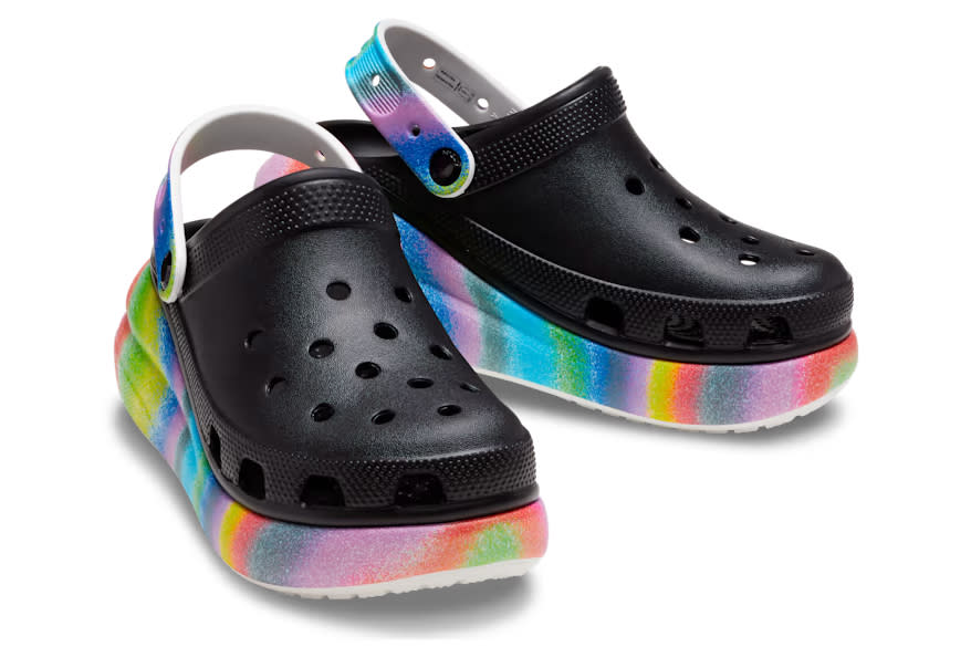 CLASSIC CRUSH SPRAY DYE CLOG - Black / Multi. (Photo: Crocs SG)