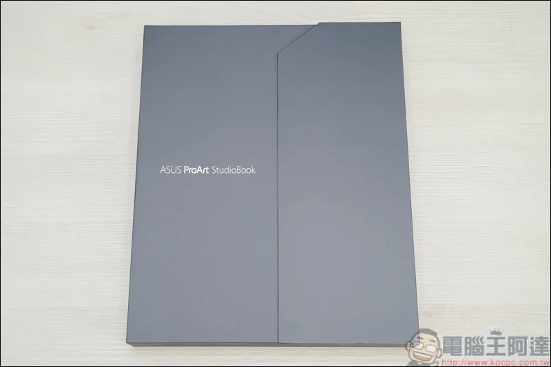 ASUS ProArt StudioBook 17 (H700) 開箱