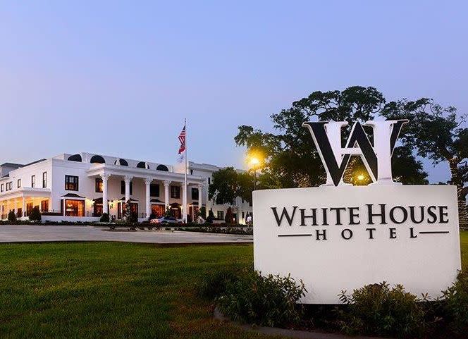 White House Hotel 