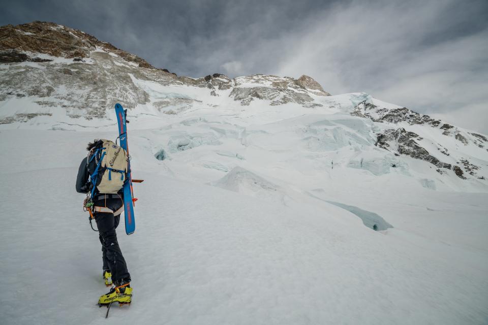 Adrian Ballinger climbing up Makalu