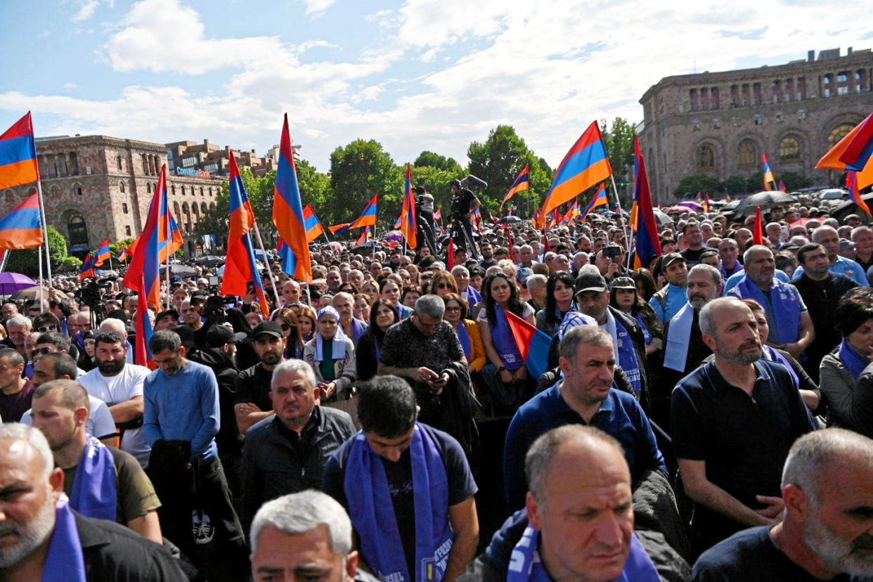 Des milliers de manifestants réclament le départ du Premier ministre arménien, à Erevan, le 26 mai 2024.   - Credit:Aram Nersesyan/SPUTNIK/SP/SIPA / SIPA / Aram Nersesyan/SPUTNIK/SP/SIPA