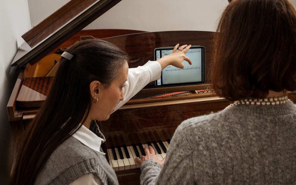 Cristina teaching Liz the piano