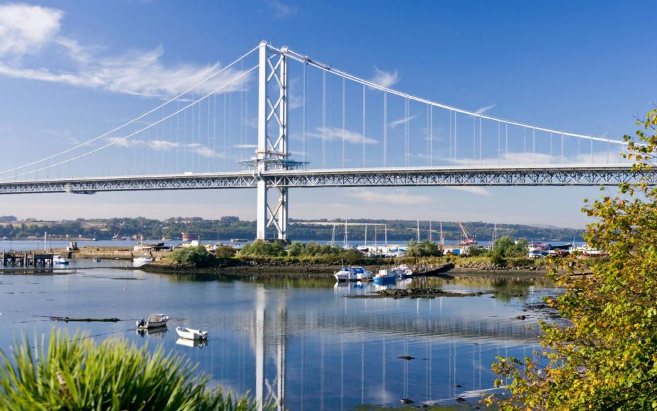 The Forth Road Bridge seen from North Queensferry - Porridge Picture Library / Alamy Stock Photo