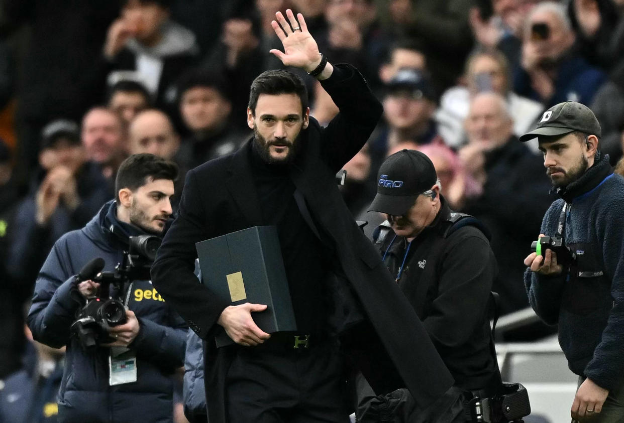 Hugo Lloris dit au revoir à Tottenham avant de partir à Los Angeles, le 31 décembre 2023.