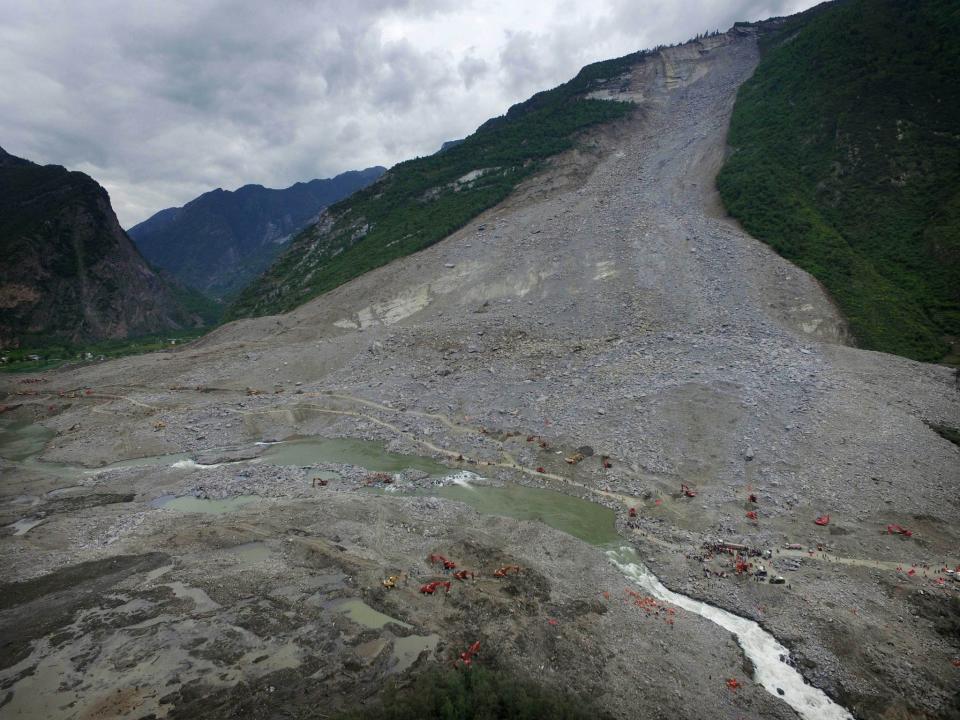 Chinese rescuers search for survivors