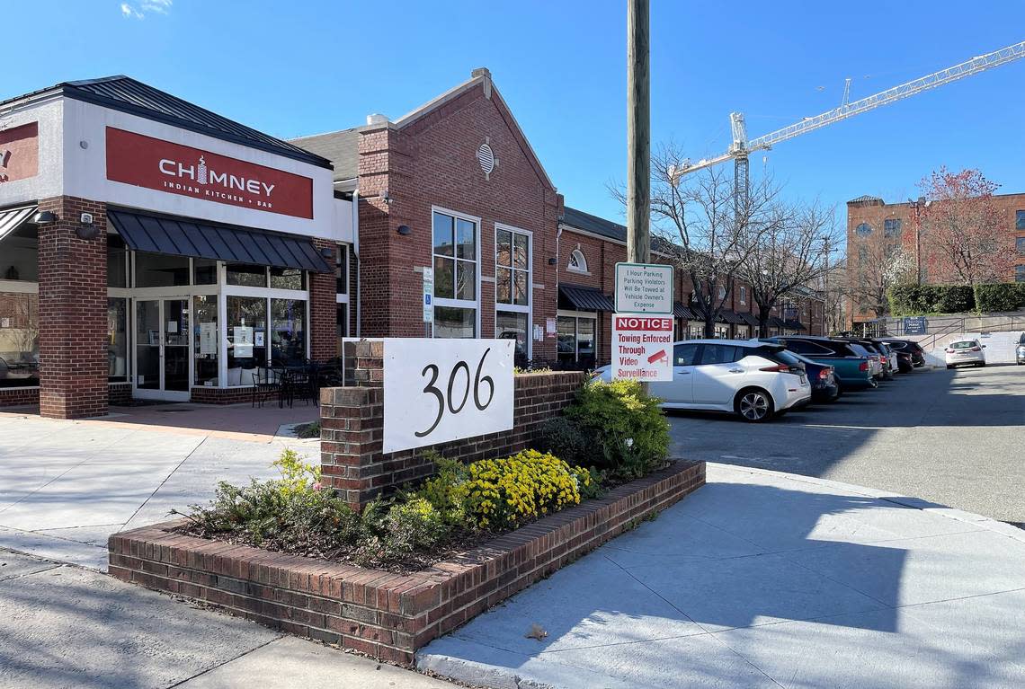 A Texas-based developer want to raze this building at 306 W. Franklin St. in Chapel Hill to build a 140-foot to 150-foot life sciences center. Tammy Grubb/tgrubb@heraldsun.com