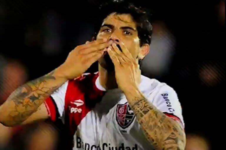 “Volver a casa”. Con una indirecta a Boca, Newell’s le dio la bienvenida a Éver Banega de una manera cinematográfica