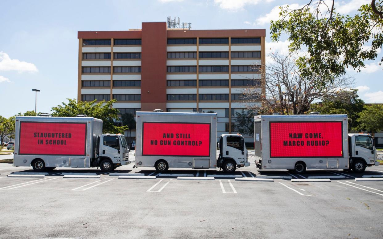 Three mobile billboards in Miami call for gun reform and take aim at Marco Rubio - Jesus Aranguren/AVAAZ