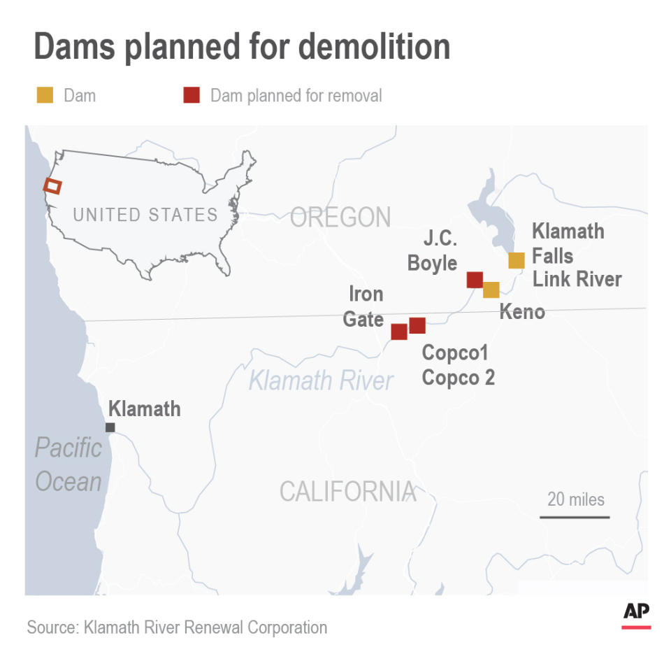 Map shows Klamath River dams in California and Oregon.;