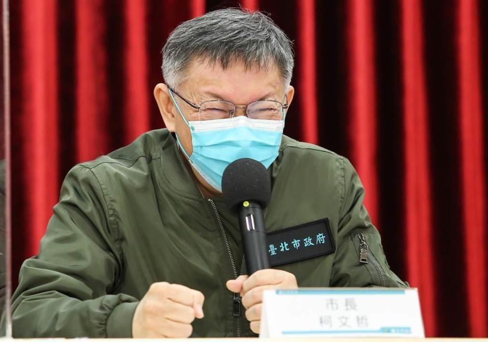 台北市長柯文哲號召民眾「一人一信」，呼籲行政院長蘇貞昌嚴查網軍問題。（資料照）
