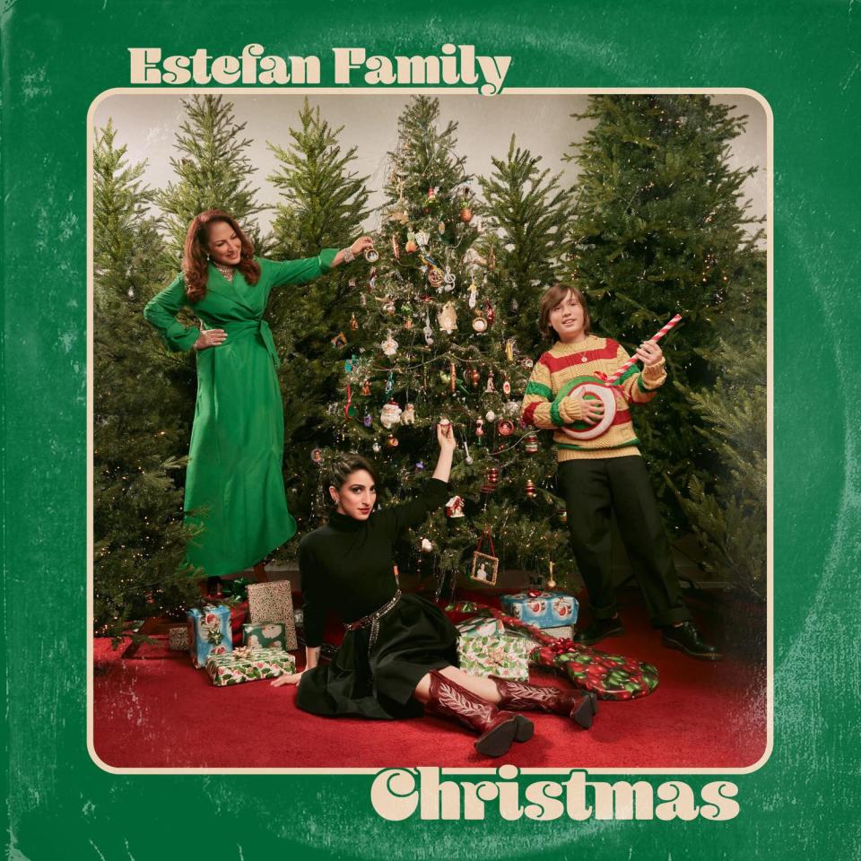 Estefan Family Christmas Gloria Estefan, Emily Estefan & Sasha Estefan-Coppola (Artist)