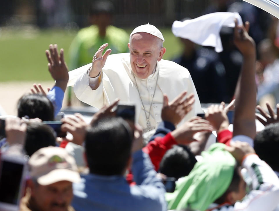 Pope Francis waves to the crowd after celebrating a Mass at San Cristobal de las Casas, Mexico February 15, 2016. (REUTERS/Edgard Garrido)