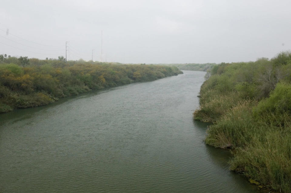 File: The Rio Grande River dividing Reynosa, Mexico (L) with Hidalgo, Texas in the United States (R).