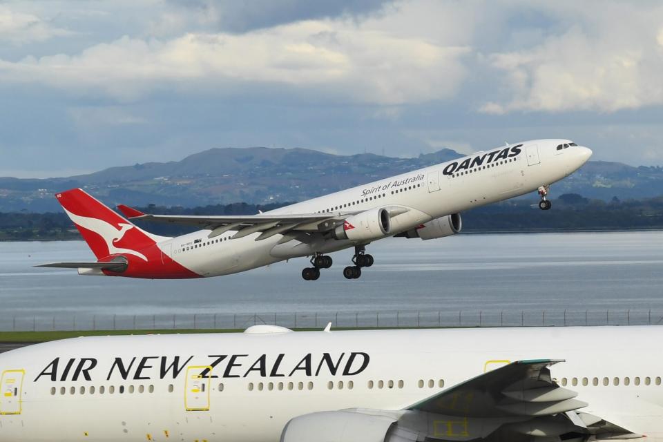 Qantas and Air New Zealand planes