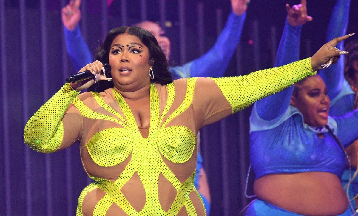 Lizzo Brings Drag Queens Onstage at Tennessee Concert - PAPER Magazine