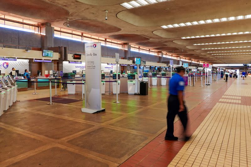 Maui's Kahului airport quite following wild fires