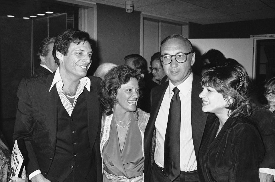 FILE - This April 3, 1980 file photo shows Ron Leibman, from left, his wife Linda Lavin, playwright Neil Simon and Dinah Manoff in New York following the opening of the play "I Ought to be in Pictures." Leibman, who appeared in movies, theater and television in a career that spanned six decades and won a Tony for Tony Kushner's iconic play ”Angels in America," has died after an illness at age 82. Leibman's agent, Robert Attermann, said the actor died Friday, Dec. 6, 2019. (AP Photo/Ray Stubblebine, File)