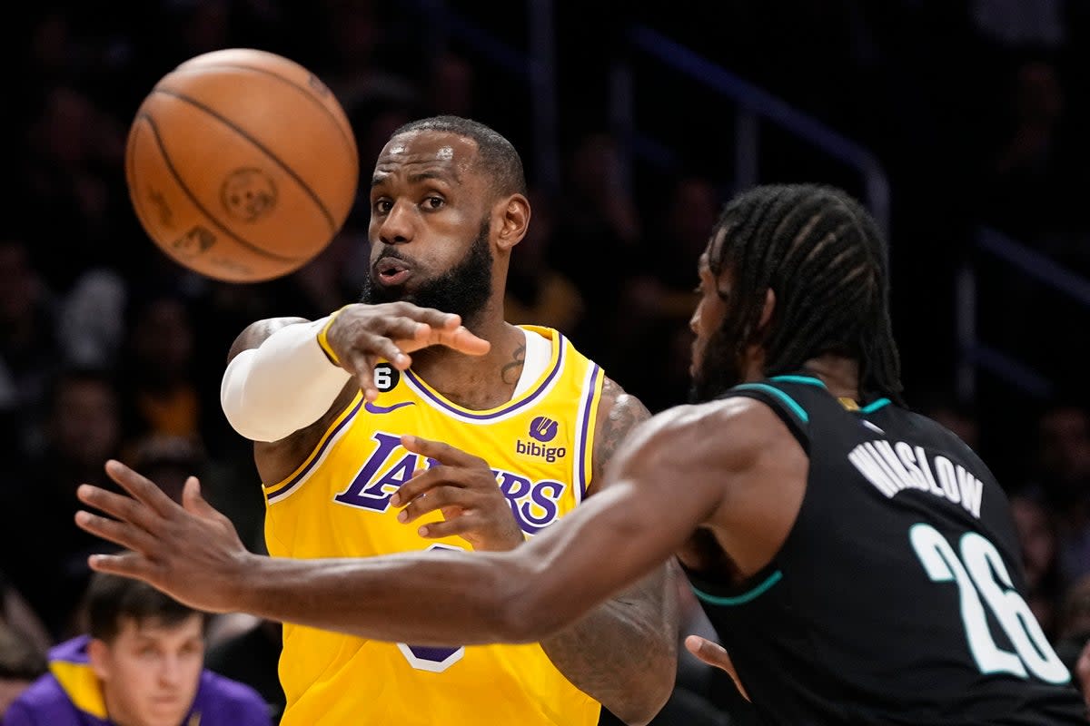 TRAIL BLAZERS-LAKERS (AP)