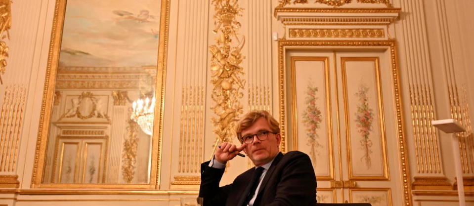 Marc Fesneau, ministre délégué auprès du Premier ministre, chargé des Relations avec le Parlement et de la Participation citoyenne, dans son bureau.
