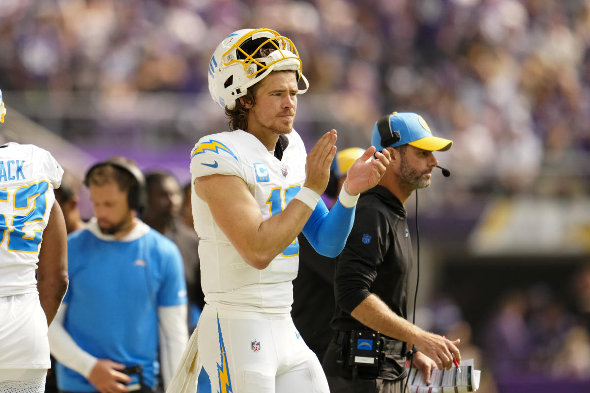 Herbert, Chargers keep Vikings winless, pulling out a 28-24 victory