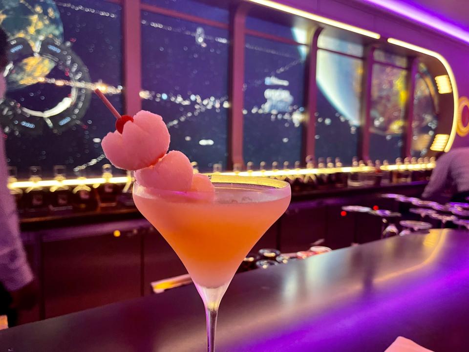spire sunset cocktail at the hyperspace lounge on disney wish cruise