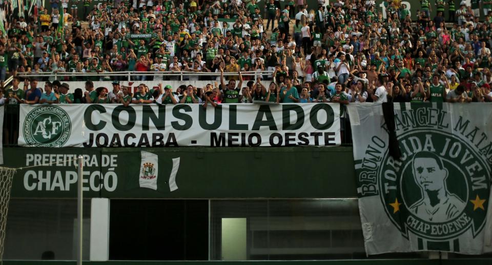 <p>Fans pay tribute to the players of Brazilian team Chapecoense Real who were killed in a plane accident in the Colombian mountains, at the club’s Arena Conda stadium in Chapeco, in the southern Brazilian state of Santa Catarina, on November 29, 2016. </p>