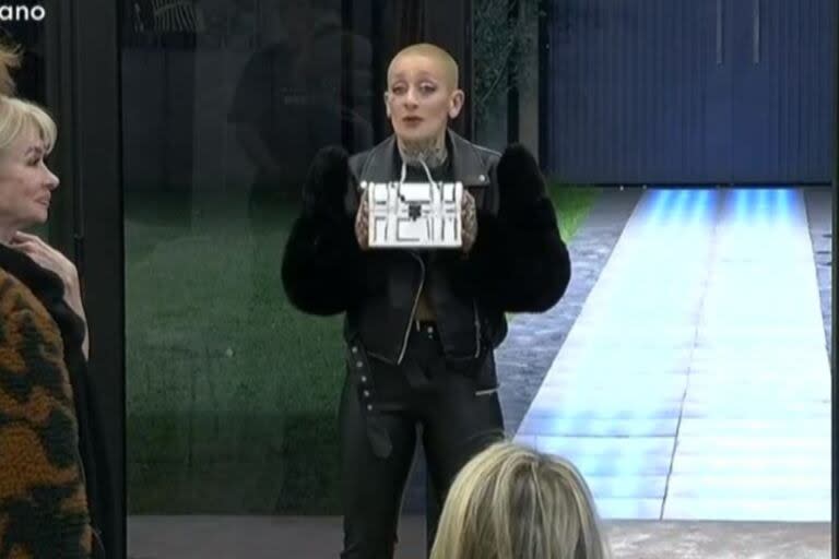 Cena, risas y un cofre misterioso: Así fue el regreso de Furia a la casa de Gran Hermano. Captura: Telefe