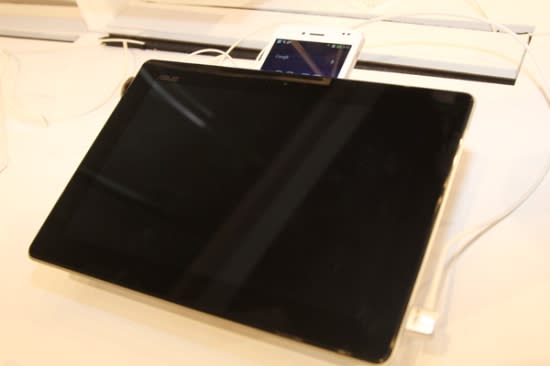 New Padfone Infinity 平板基座照片