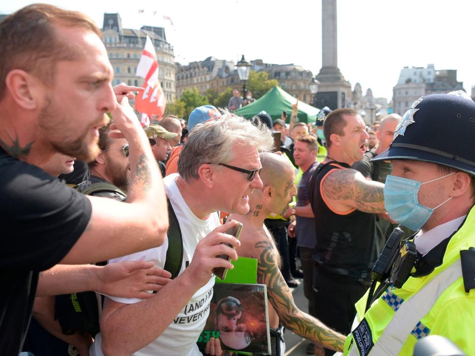 Police supervise protestors at an anti-lockdown rally in central London on 19 September 2020 (DANIEL LEAL-OLIVAS/AFP via Getty Images)