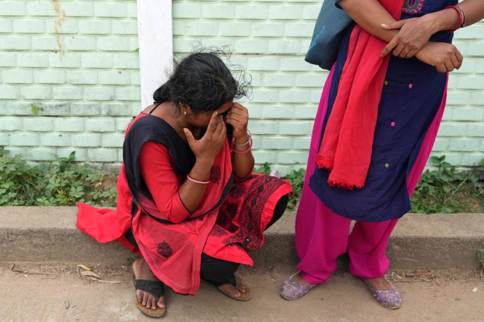 A woman cries while looking for her husband who was traveling in the train that derailed, in Balasore district, in the eastern Indian state of Orissa, 4 June 2023 (Copyright 2023 The Associated Press. All rights reserved)