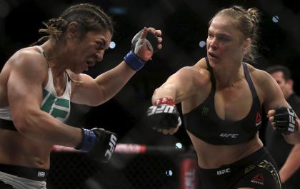 Ronda Rousey (R) delivers the bout-ending blow to Bethe Correia at UFC 190. (Reuters)