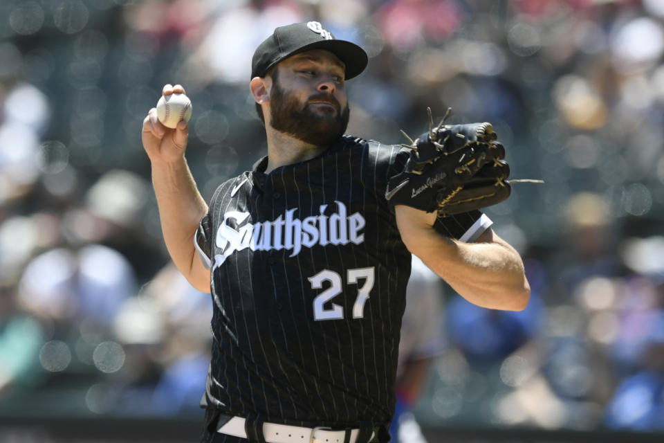 Chicago White Sox starter Lucas Giolito delivers a pitch during the first inning of a baseball game against the Toronto Blue Jays, Wednesday, June 22, 2022, in Chicago. (AP Photo/Paul Beaty)