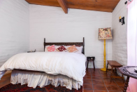 <p>Here’s another bedroom (Airbnb) </p>
