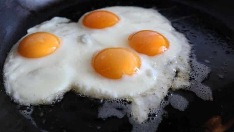 吃蛋對膽固醇的影響很有限，健身工廠更整理出雞蛋五大好處，希望大家別再只執著膽固醇。（圖／翻攝自Pixabay）