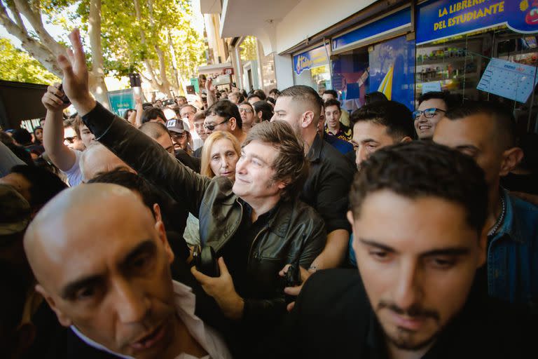 Javier Milei en su recorrida por San Juan