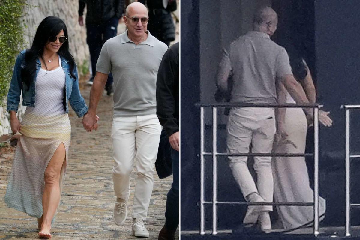 Jeff Bezos Gives Lauren S Nchez A Pat On The Butt During Vacation In South Of France