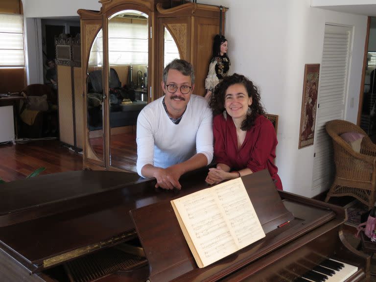 André Dos Santos y María Jaunarena, en un ensayo del Don Giovanni que ofrecerá, en octubre, Juventus Lyrica